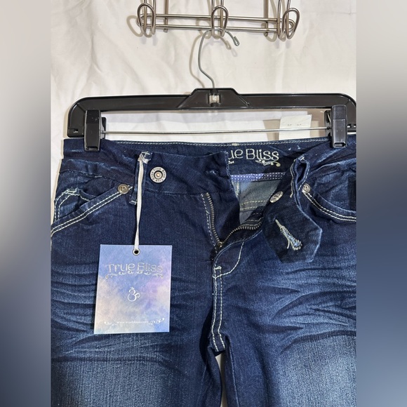 True Bliss junior flare jeans. NWT size 7 - Picture 2 of 6